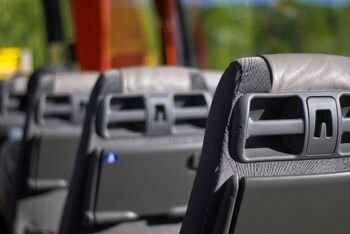 Seimui pritarus, tolimojo susisiekimo autobusų keleiviai nuo lapkričio galės važiuoti perpus pigiau