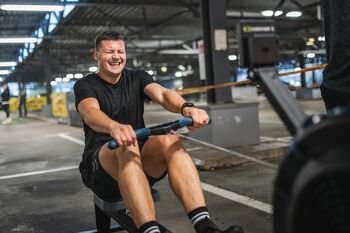 Jėga ar ištvermė? Treneris paaiškino, ko labiausiai reikia „Hyrox“ treniruotėms