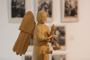 Nuo dorybių iki nuodėmių: ką atskleidžia parodos „SACRUM“ septynetai?