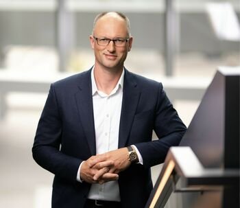Finansiniai įpročiai keičiasi, poreikiai išlieka: kas skiria skirtingas kartas?