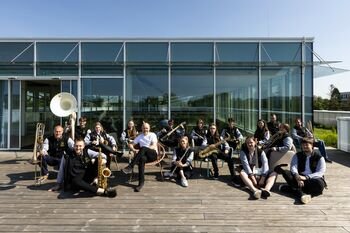 Dešimt metų scenoje – KTU pučiamųjų grupė „The BrassBees“ į jubiliejinį koncertą Kaune suburs skirtingų žanrų atlikėjus