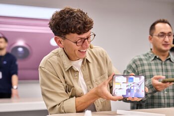 Pirmasis sulenkiamas „iPhone“ pasiekė Lietuvą: kuo nustebins naujasis „iPhone Duo“?