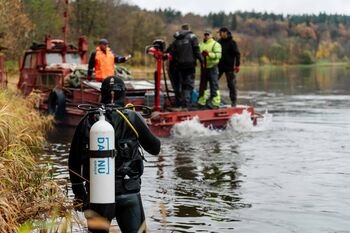 Iš Neries ištrauktas toną sveriantis vamzdis: „Darnu Group“ inicijuoti upės valymo darbai atskleidžia taršos mastą (Atnaujinta)