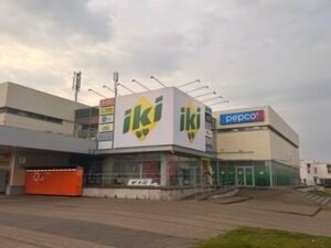 „Iki“ tęsia investicijas regionuose: atnaujino parduotuvę Varėnoje