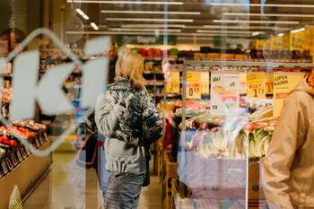 Ruošiatės ilgajam Vėlinių savaitgaliui? „Iki“ kviečia sutaupyti: perpus pigiau – ne tik kapų žvakės