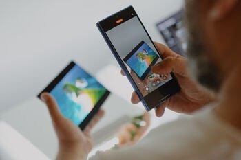 Sulenkiamųjų telefonų rinkoje konkurencija auga, tačiau didžioji dalis Baltijos šalių vartotojų renkasi vieną gamintoją