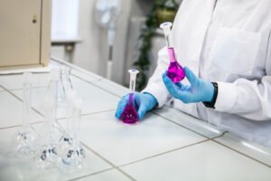 Šulinių ir gręžinių vandens kokybę tikrinasi vis daugiau gyventojų: keturi iš dešimties mėginių neatitinka higienos normų
