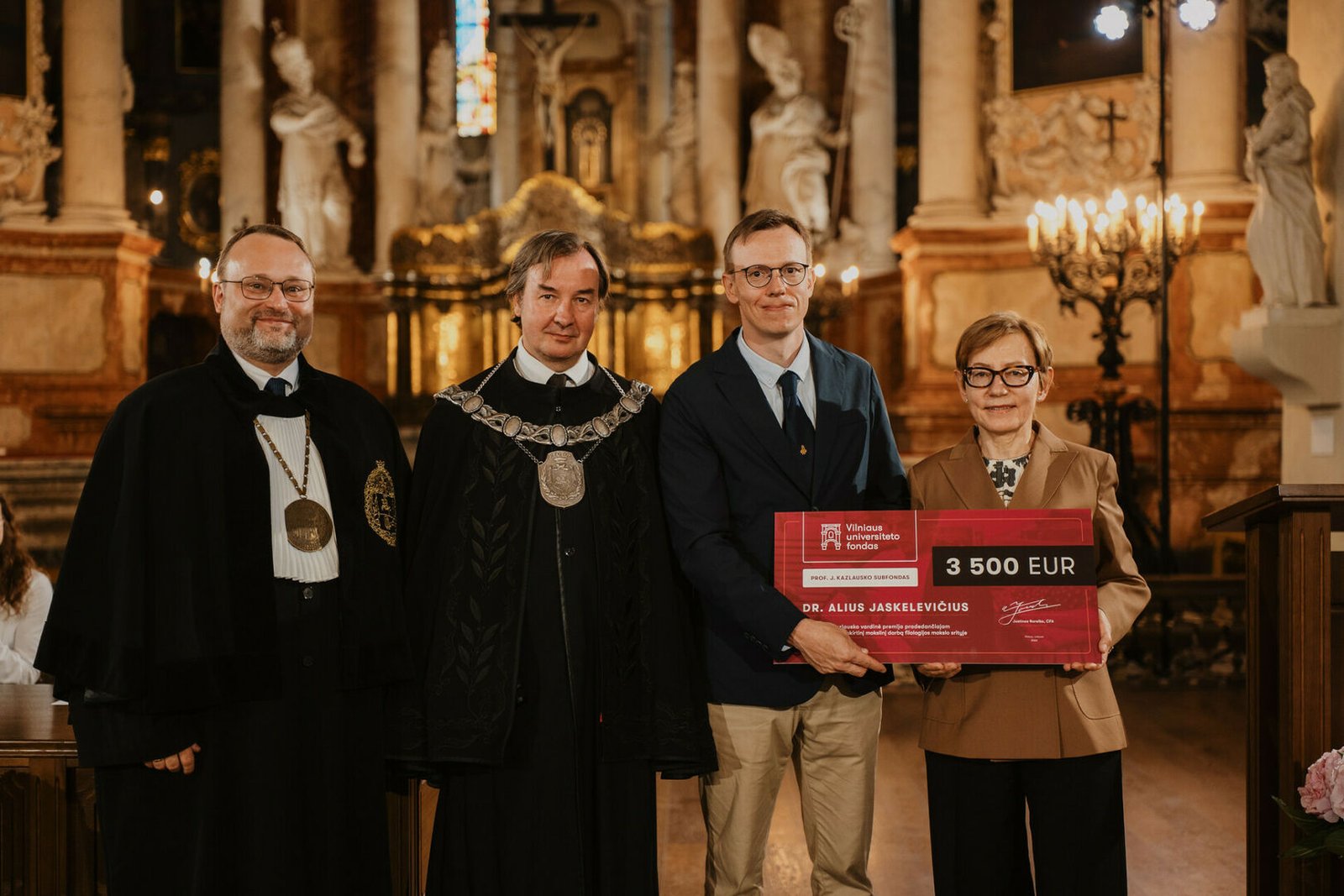 VU mokslininkui įteikta prof. Jono Kazlausko vardo premija, paskelbta apie filantropinio subfondo dvigubinimą