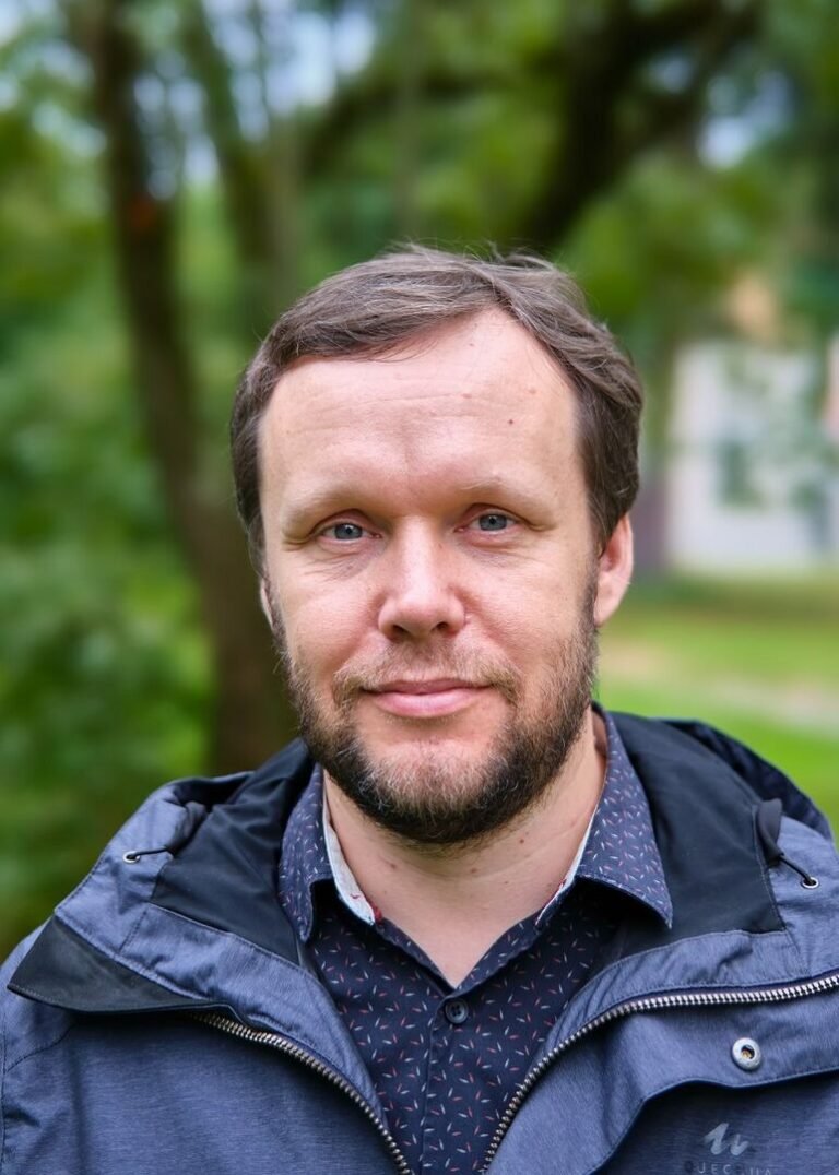 Tarp galimybės išeiti į laisvę ir viešos stigmos: ką atskleidė nuteistųjų elektroninio stebėjimo tyrimas?